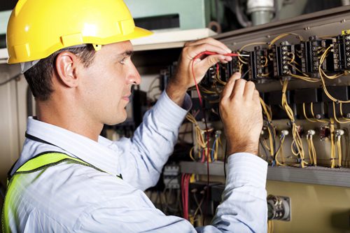 Schaffhouser electrician performing on-site maintenance